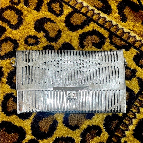 Vintage Silver Metal Clutch Purse – Art Deco Style Evening Bag with Chain Strap - Picture 1 of 7